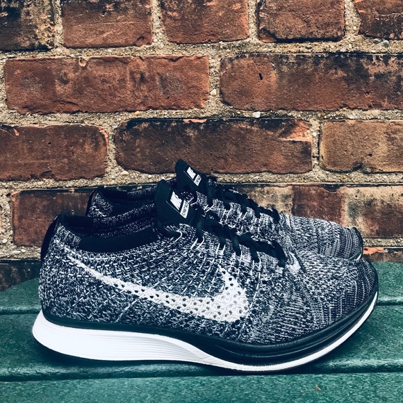 nike flyknit oreo